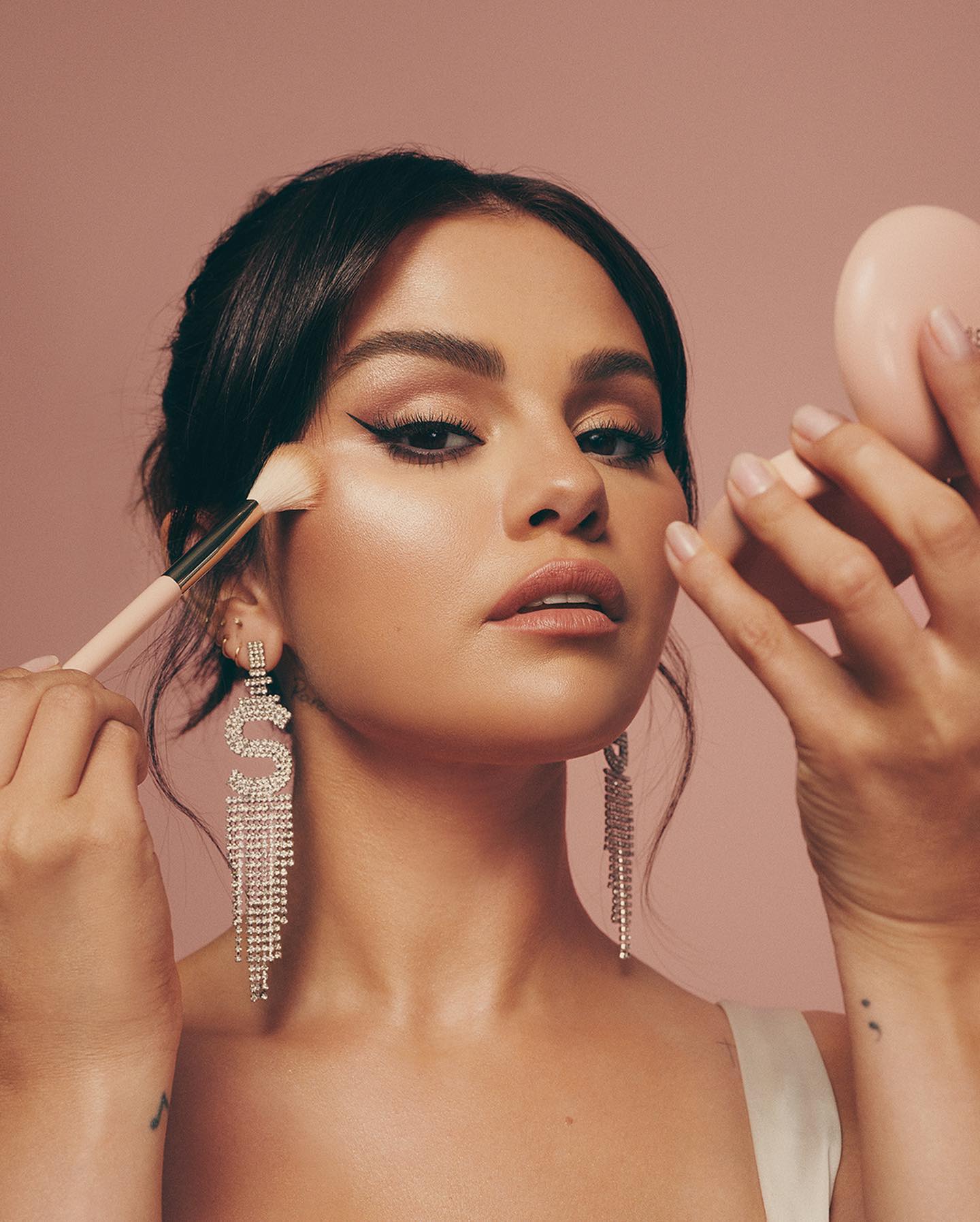 Selena Gomez Meluncurkan Koleksi Skincare Terbaru